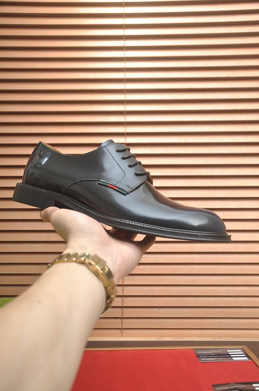 Men's shoes💰500💶Italy's top luxury men's shoe giant (GUCCI) (Gucci) (full cowhide lining) new arrival🍃Original European style🔰 Pleasant to the eye😍In order to make the shoes more durable and non-deformable🌀The production continues to follow traditional methods but there is still no lack of innovation💪Choose original sheepskin for the leather♻️ Smooth and natural And extra bright ⭐Made of imported cowhide, the first choice of rich people 38-45 (45 customized)